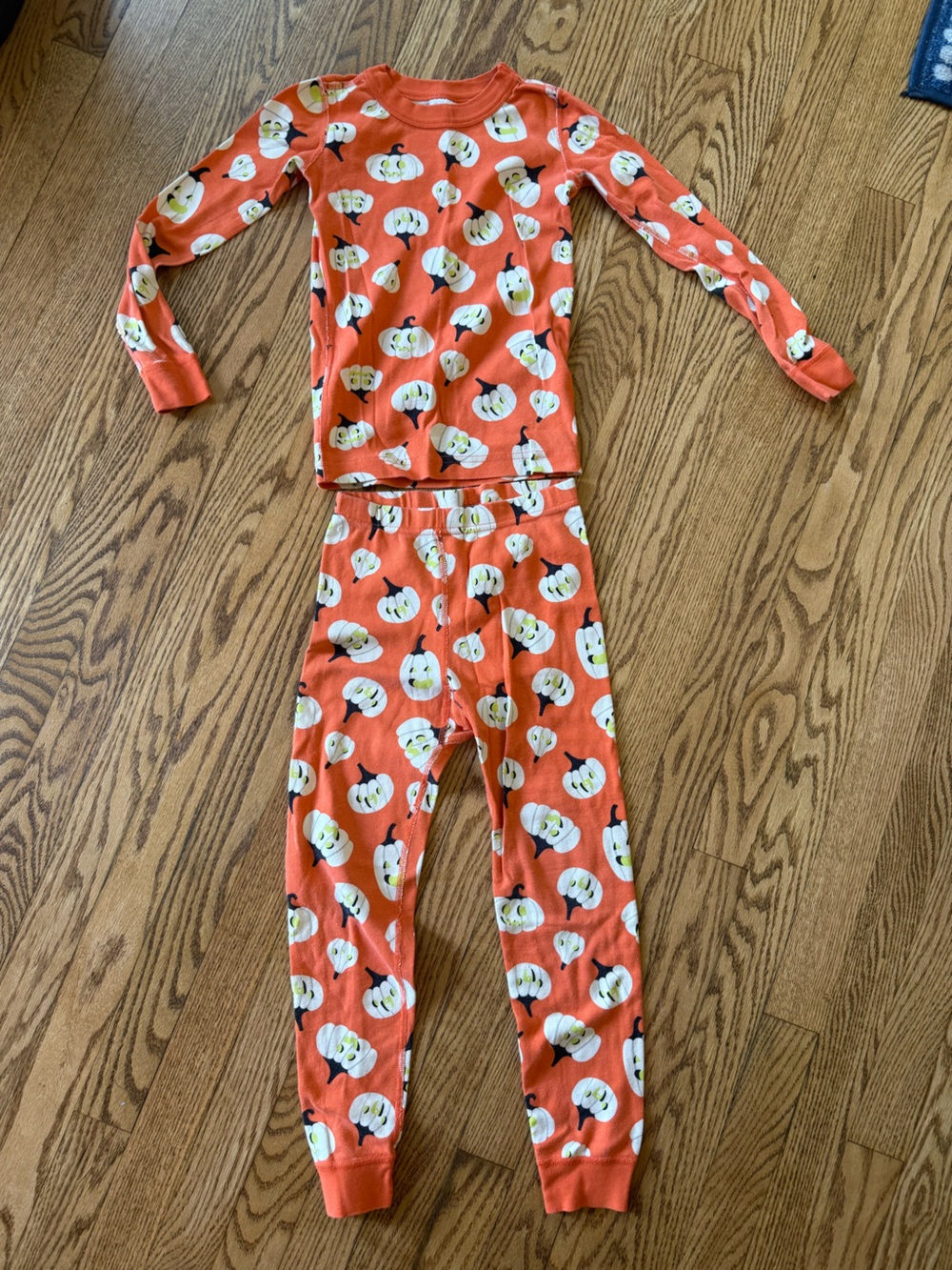 Hanna Andersson glow in the dark Halloween pumpkin pajamas size 6-7
